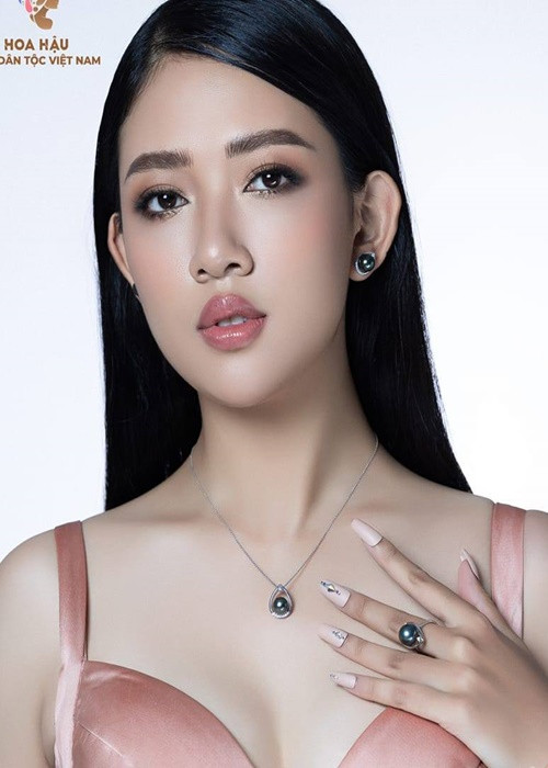 Tham gia Hoa hậu các Dân tộc Việt Nam 2022, Hoa Đan là một trong 30 thí sinh lọt vào chung kết.