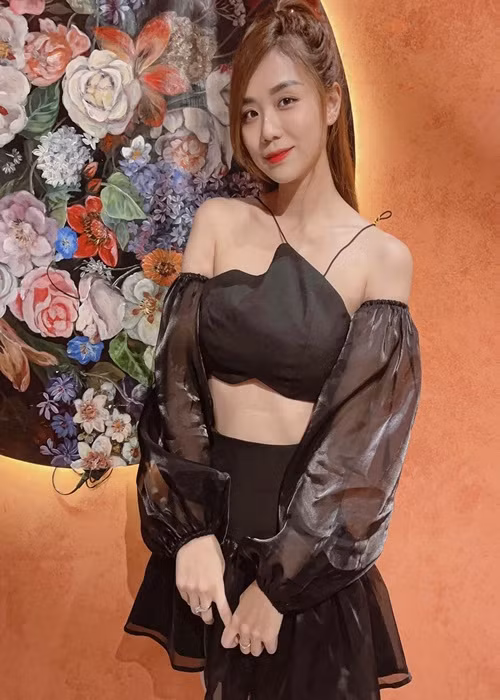 Có ông bà nội là vợ chồng nghệ sĩ Bảo Quốc, Bảo Ngọc không sang Mỹ định cư vì mẹ ruột.