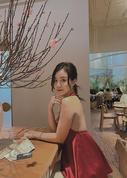 Dù là mẹ hai con, Bảo Ngọc vẫn gợi cảm, trẻ trung.