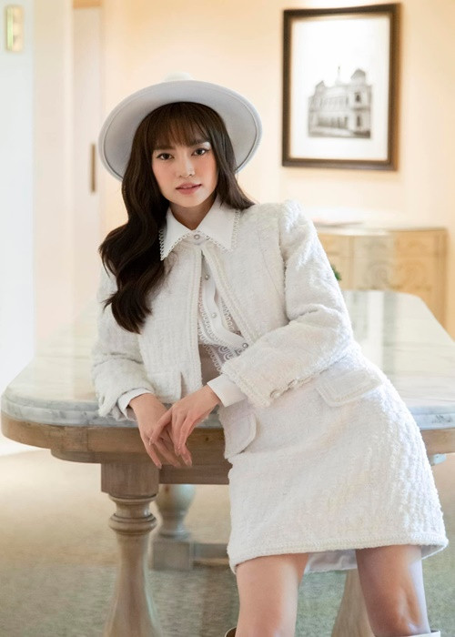 Trong cuộc phỏng vấn với Petrotimes, Lan Ngọc cho biết, ở độ tuổi 32, cô cảm thấy mình may mắn so với nhiều bạn trẻ cùng tuổi vì mình có những bước chạy nhanh hơn trong sự nghiệp, cuộc sống. Ảnh: FBNV