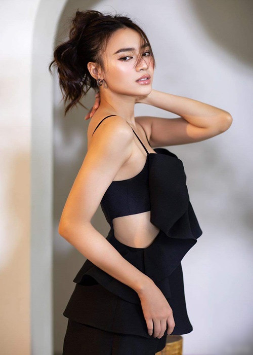 Chia sẻ trên VOV năm 2020, Lan Ngọc tiết lộ, không có đại gia nào theo đuổi cô. “Có lẽ, số của tôi là phải tự làm thì mới hưởng được”, người đẹp thổ lộ. Ảnh: FBNV