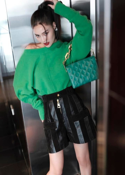 Nhờ thu nhập khủng, Lan Ngọc có cuộc sống sang chảnh. Cô tậu xe, mua nhà, nhẫn kim cương, đồ hàng hiệu. Nhiều người cho rằng nữ diễn viên là đại gia của chính mình. Ảnh: FBNV