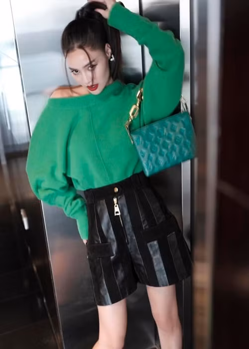 Nhờ thu nhập khủng, Lan Ngọc có cuộc sống sang chảnh. Cô tậu xe, mua nhà, nhẫn kim cương, đồ hàng hiệu. Nhiều người cho rằng nữ diễn viên là đại gia của chính mình. Ảnh: FBNV