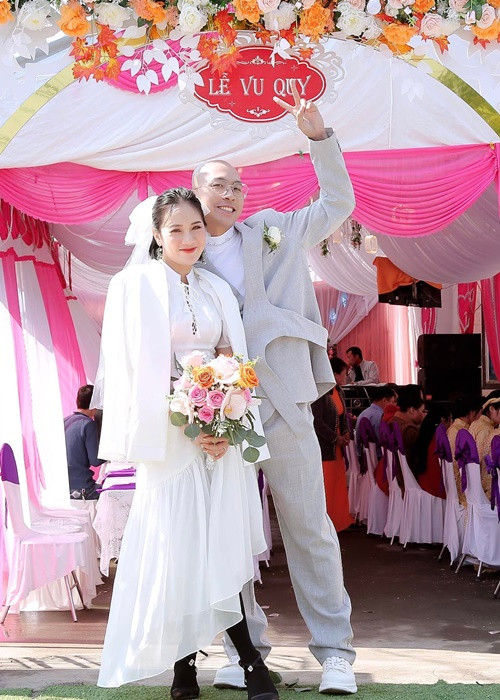 Tháng 1/2022, Phạm Lịch tổ chức hôn lễ tại Hà Nội.