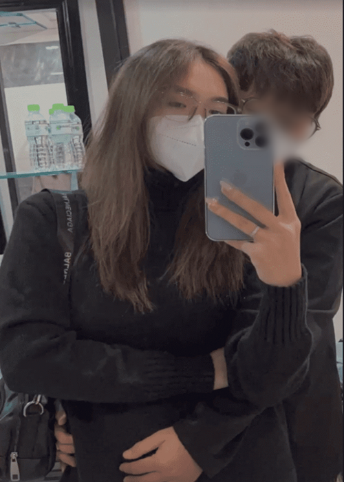 Nữ ca sĩ yêu và muốn cưới người tình đồng giới dù ở độ tuổi 20.