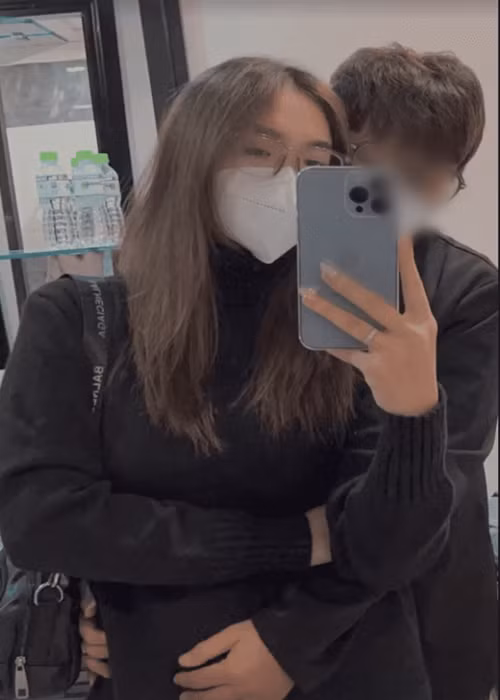 Nữ ca sĩ yêu và muốn cưới người tình đồng giới dù ở độ tuổi 20.