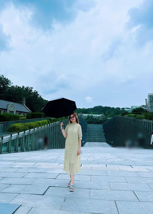 Gia đình Thiện Nhân khẳng định họ không phản đối việc nữ ca sĩ yêu đồng giới, sẽ ủng hộ nếu cả hai yêu thương thật lòng. Tuy nhiên, anh chị Thiện Nhân cho biết, N.T không thực hiện đúng những gì hứa với gia đình. Bất chấp lời tố của gia đình, Thiện Nhân vẫn gắn bó với N.T.