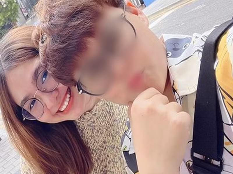 N.T không được lòng gia đình Thiện Nhân. Theo anh chị Thiện Nhân, từ khi quen N.T, tính cách Thiện Nhân thay đổi. Nữ ca sĩ tạm dừng ca hát để kinh doanh và dọn ra khỏi nhà.