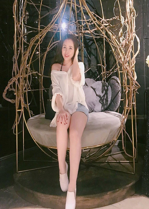 Đa phần các vai diễn của Trương Phương có tạo hình gợi cảm nên cô bị gắn mác "Bà Tưng màn ảnh nhỏ".