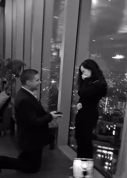 Hình ảnh nữ diễn viên được nửa kia cầu hôn.