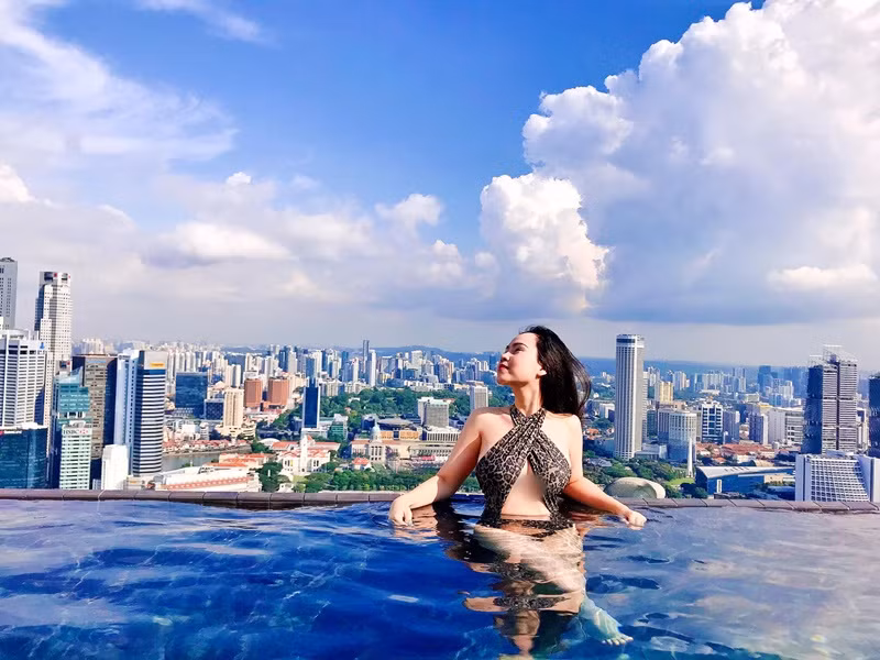 Nick Mansor là người bạn trai ngoại quốc thứ 3 của Trương Phương. Cả hai công khai hẹn hò vào tháng 12/2016 khi cả hai đăng tải trạng thái “đang yêu” và đính kèm tài khoản Facebook của nửa kia trên trang cá nhân.