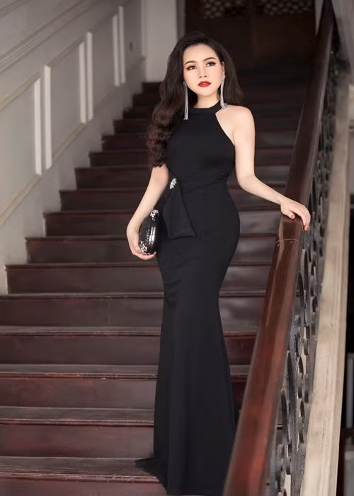 Trương Phương khéo chọn trang phục tôn đường cong hình thể quyến rũ.