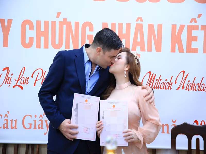 Lay chong Tay…Truong Phuong cao 1m50 nhung goi cam kho cuong