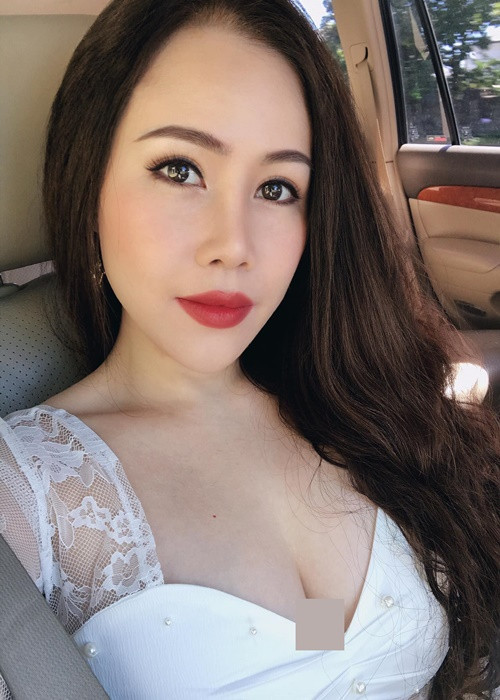 Nữ diễn viên chuộng mặc trang phục xẻ ngực sâu.