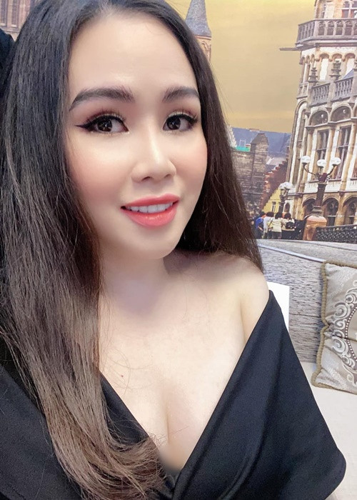 Vòng một của Trương Phương căng đầy, hút mọi ánh nhìn.