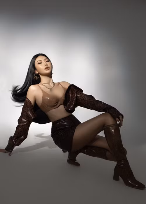 Yến Ly được biết đến là một hot girl trước khi tham gia cuộc thi nhan sắc. Ảnh: FBNV