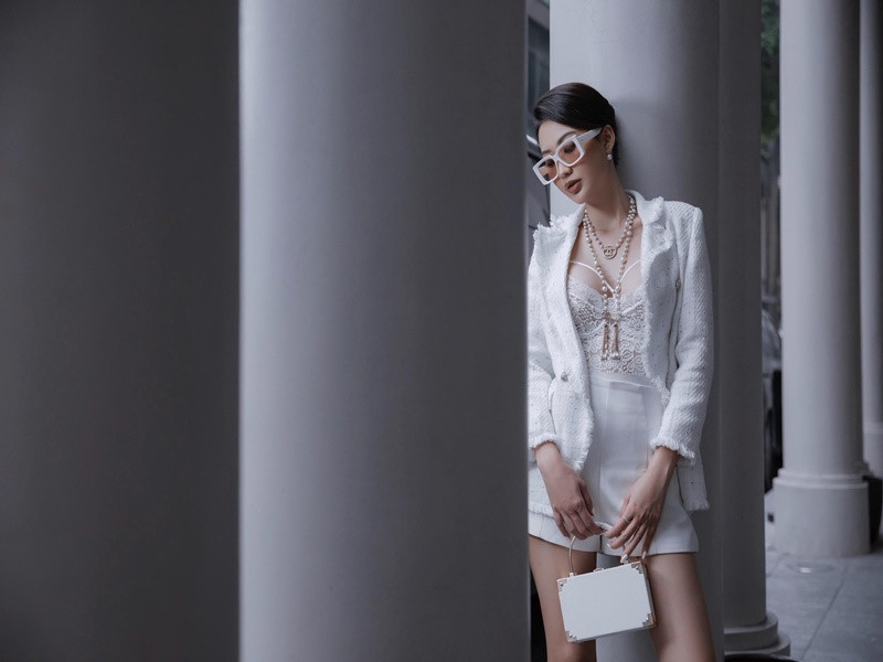 Yến Ly thực hiện nhiều bộ ảnh mang phong cách sexy. Ảnh: FBNV