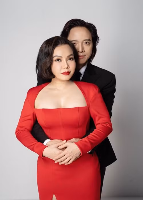 Năm 2021, vợ chồng Việt Hương về Việt Nam định cư, không phải sống xa cách như nhiều năm qua. Ảnh: FBNV