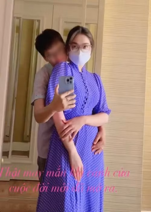 Thiện Nhân và người yêu cùng điều hành một công ty du lịch.