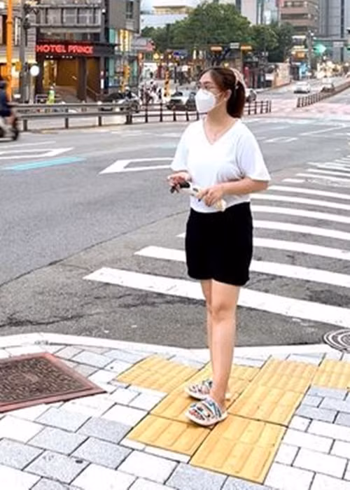 Thiện Nhân và gia đình bất hòa liên quan đến vấn đề nữ ca sĩ yêu đồng giới, tạm dừng nghỉ hát để kinh doanh.