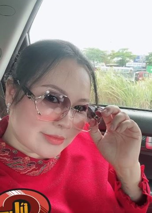 Sau 3 tháng sinh con, doanh nhân Ngọc Tiền trở lại với công việc kinh doanh.