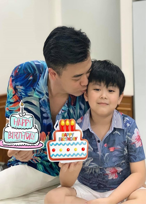 Kỳ Nam được nhận xét càng lớn càng đẹp trai giống hệt Tuấn Tú.