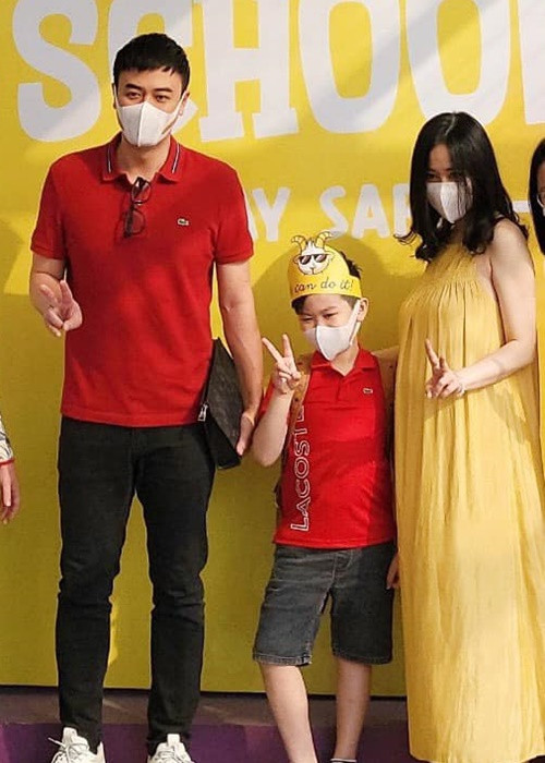 Hồi tháng 4 vừa qua, bà xã của Tuấn Tú lộ diện với vòng 2 lùm lùm.