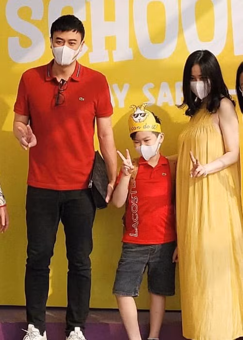 Hồi tháng 4 vừa qua, bà xã của Tuấn Tú lộ diện với vòng 2 lùm lùm.