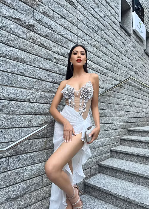 Lần thứ 2 thi nhan sắc quốc tế nên Kim Duyên tỏ ra rất tự tin. Ảnh: Miss Supranational -Vietnam