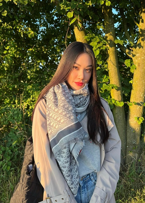 Kim Duyên tham gia một hoạt động thuộc khuôn khổ cuộc thi diễn ra từ 5 giờ sáng. Ảnh: FBNV