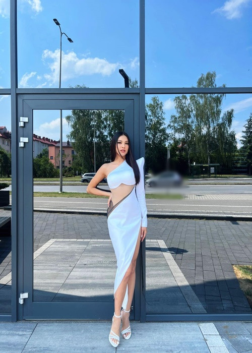 Dù phần thể hiện trong phần Supra Chat của Kim Duyên gây tranh cãi song người hâm mộ vẫn đặt nhiều kỳ vọng chân dài gốc Cần Thơ sẽ làm nên chuyện tại Hoa hậu Siêu quốc gia 2022. Ảnh: FBNV