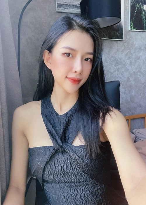 Khánh Vy rạng rỡ trong thời gian đầu thai kỳ.