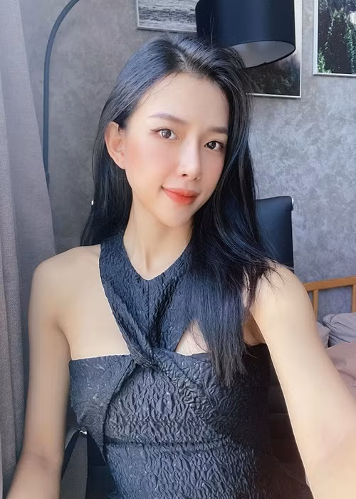 Khánh Vy rạng rỡ trong thời gian đầu thai kỳ.