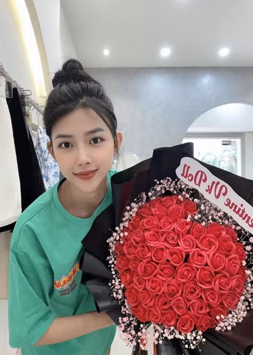 Theo Khánh Vy, lúc chưa cưới, bản thân nghe nhiều tin đồn về đời sống hôn nhân nên đôi chút hoang mang. Tuy nhiên, sau khi lấy chồng, cô không thấy thế. Vợ chồng Phan Mạnh Quỳnh thỉnh thoảng có bất đồng trong quan điểm sống nhưng thường ngồi lại giải quyết, cùng gỡ rối.