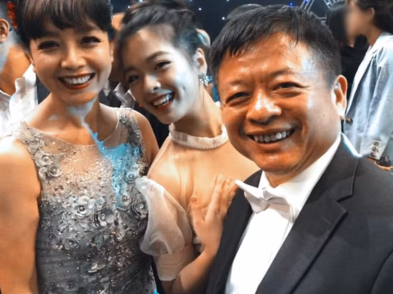 Giống con trai của Cát Phượng, Hồng Khanh - con gái của diễn viên Chiều Xuân - nhạc sĩ Đỗ Hồng Quân cũng đang chuẩn bị cho kỳ thi tốt nghiệp THPT Quốc gia 2022.