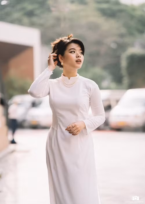 Hồng Khanh từng tham gia Giọng hát Việt nhí 2013. Mặc dù không đoạt giải nhưng con gái Chiều Xuân vẫn gây ấn tượng. Năm 2020, Hồng Khanh ra mắt MV đầu tay "Thơm".