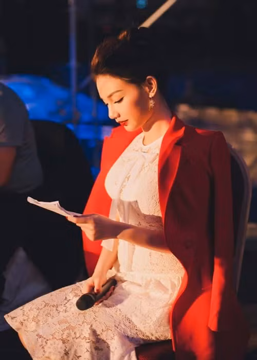 Sau khi ly hôn, Quỳnh Chi làm nghệ thuật, hoạt động trong lĩnh vực bất động sản, chứng khoán. Ảnh: FBNV