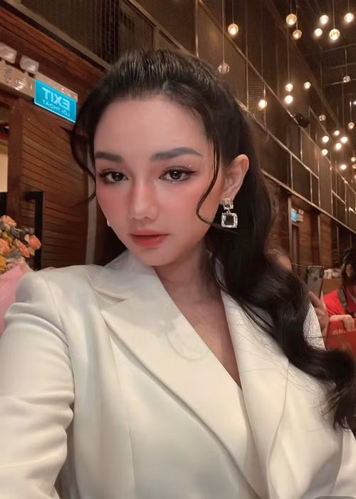 Nữ MC không hé lộ chuyện tình cảm sau cuộc hôn nhân tan vỡ. Ảnh: FBNV