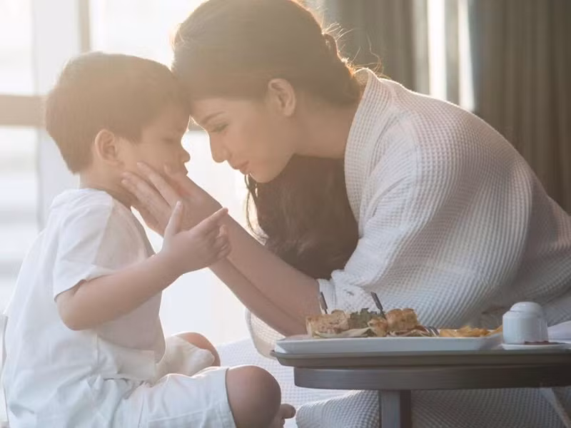 Con trai Quỳnh Chi sống cùng bố ở Mỹ trong khi nữ MC ở Việt Nam. Trong ảnh, Quỳnh Chi sang Mỹ thăm con cách đây ít năm. Ảnh: Vietnamnet