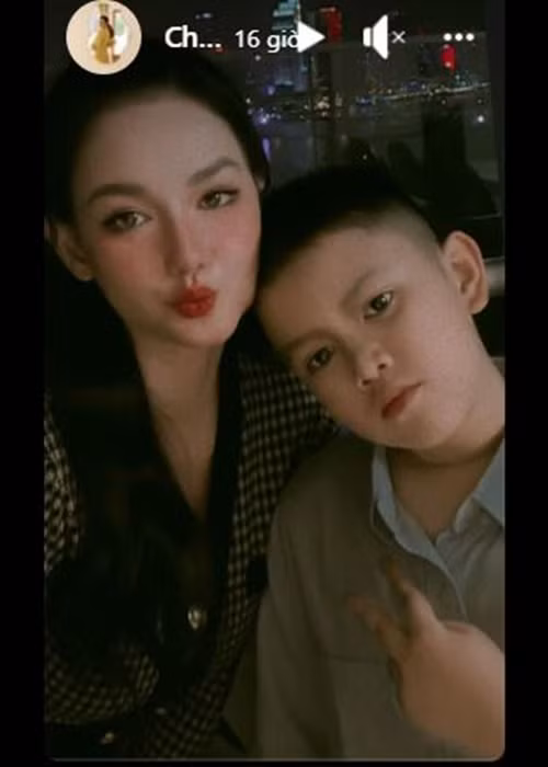 MC Quynh Chi khoe anh ben con trai ve Viet Nam nghi he