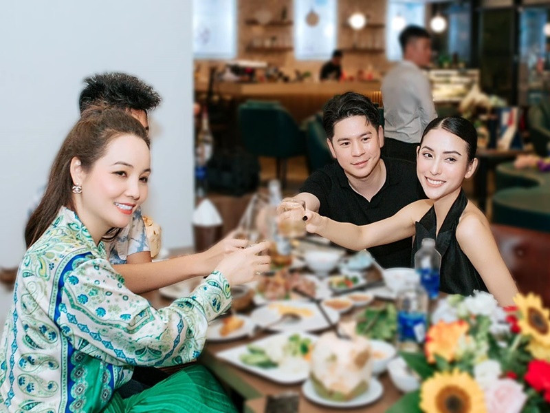 Diễn viên Mai Thu Huyền là một trong những khách mời của vợ chồng Mai Hồ.