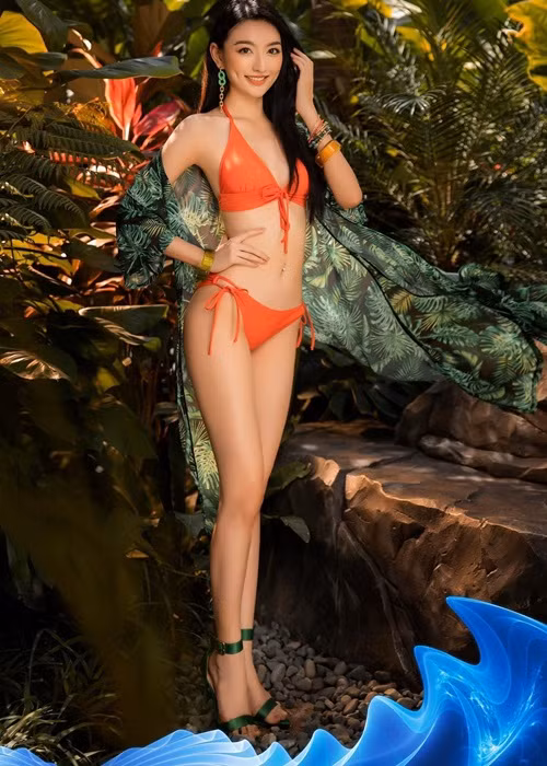 Xuân Mai sinh ra trong một gia đình người Việt gốc Hoa, mẹ là người Việt còn bà nội là người Nhật. Cô cao 1m73, có số đo 3 vòng 80–60–94 cm.