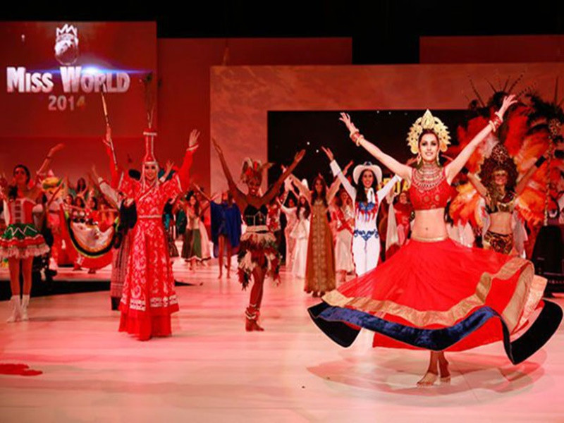 Năm 2014, chung kết cuộc thi Hoa hậu Thế giới vắng bóng phần thi bikini. Ở phần thi phụ Hoa hậu bãi biển, ban tổ chức chấm điểm qua hình ảnh của thí sinh được lưu hành nội bộ. Năm 2015, phần thi bikini tại Hoa hậu Thế giới chính thức được loại bỏ. Ảnh: Elle