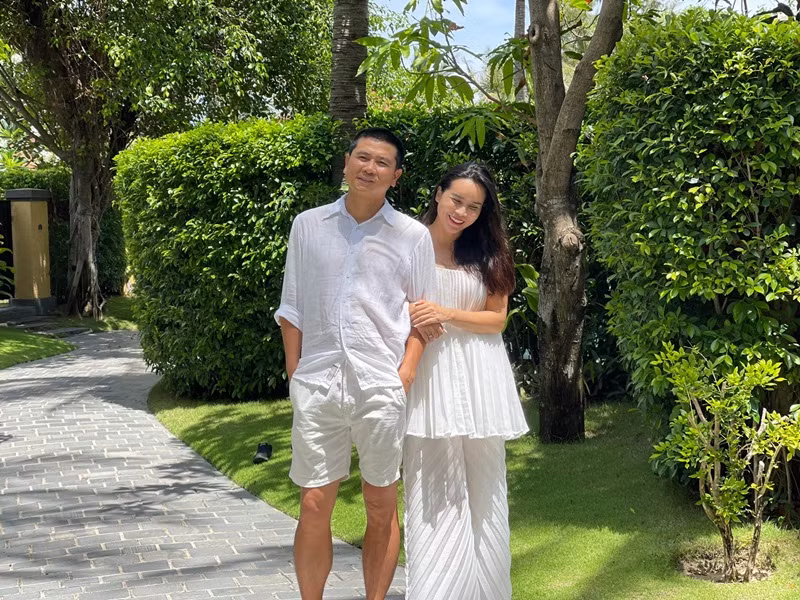 Sau khi tái hợp, mối quan hệ của vợ chồng Hồ Hoài Anh ngày càng mặn nồng.