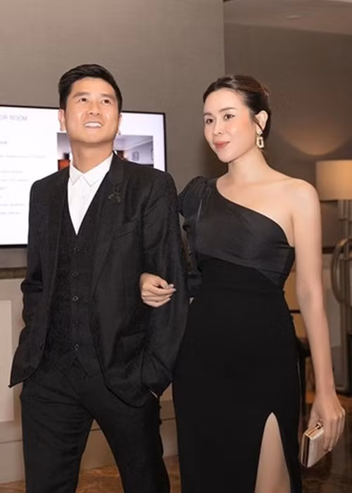 Hồ Hoài Anh sánh đôi cùng bà xã trong các gameshow, sự kiện giải trí.