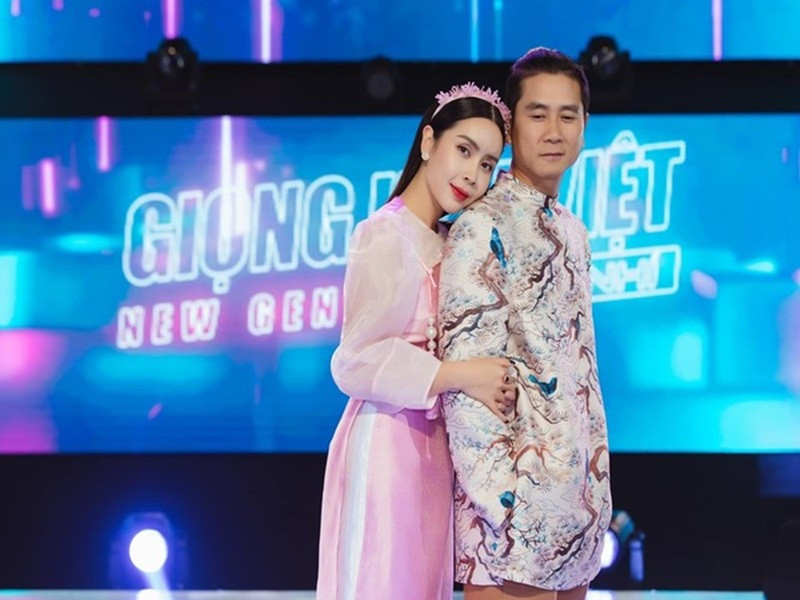 Hồ Hoài Anh và Lưu Hương Giang mặn nồng như chưa từng ly hôn.