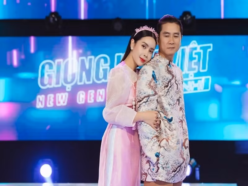 Hồ Hoài Anh và Lưu Hương Giang mặn nồng như chưa từng ly hôn.