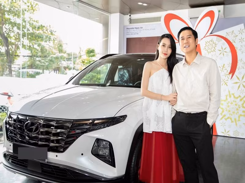 Vợ chồng Lưu Hương Giang hiện tại có hai con gái chung: Misa (sinh năm 2011) và Misu (sinh năm 2016).