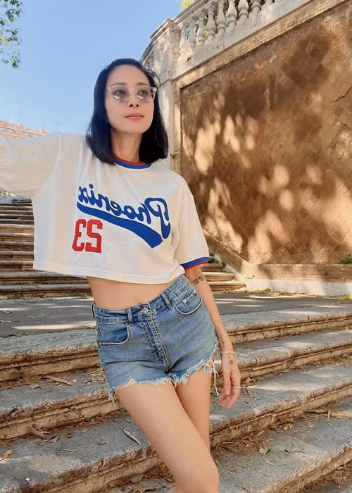 Nhiều người khen ngợi Ngô Thanh Vân trẻ trung hơn nhiều so với tuổi 43.