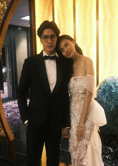 Hồi tháng 5 vừa qua, Ngô Thanh Vân và Huy Trần tổ chức đám cưới tại Đà Nẵng. 1 năm trước, đôi uyên ương bí mật tổ chức hôn lễ tại Na Uy.